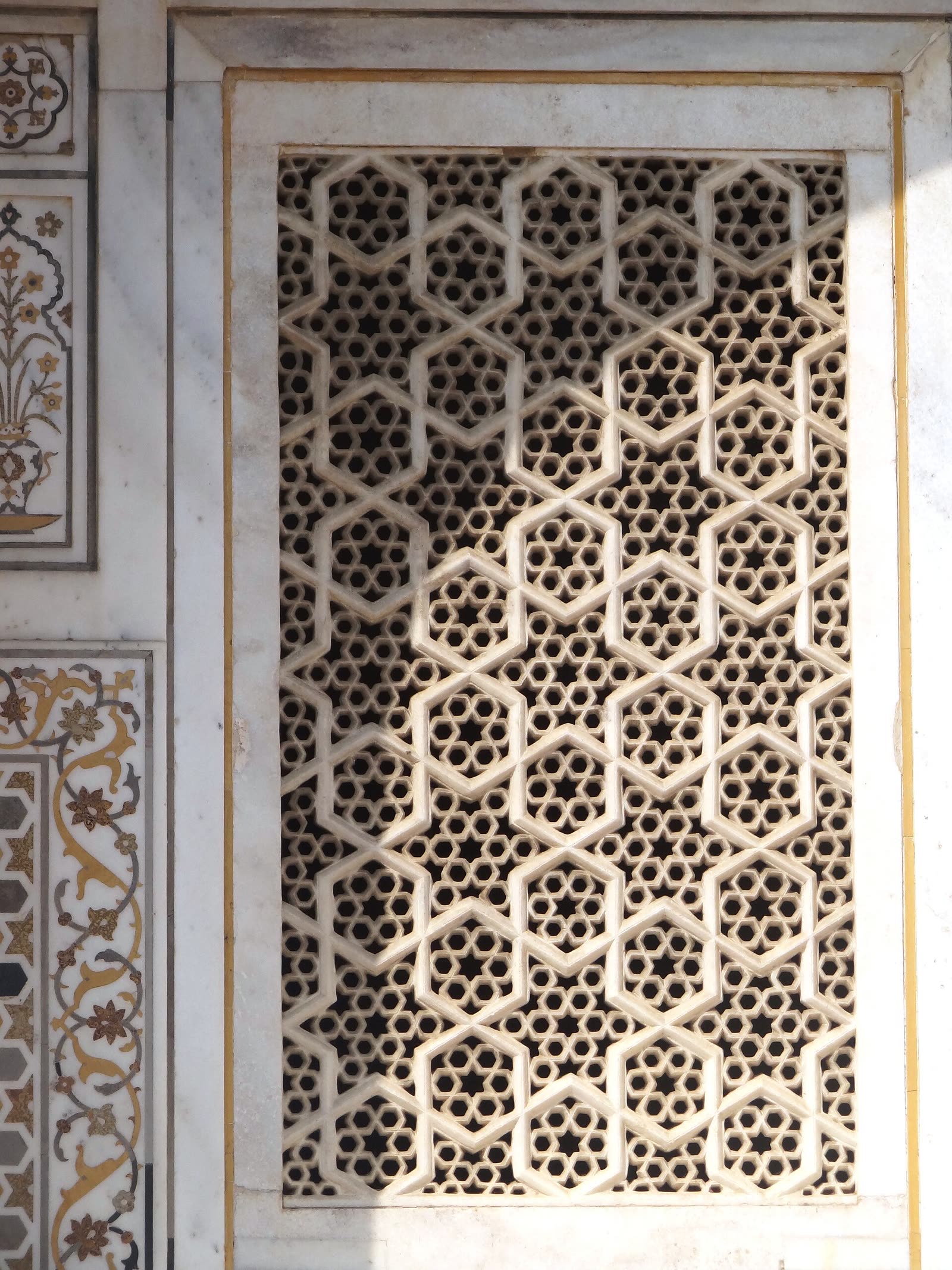 Grills of the masoleoum of Itmad-ud-Daulah's tomb 2