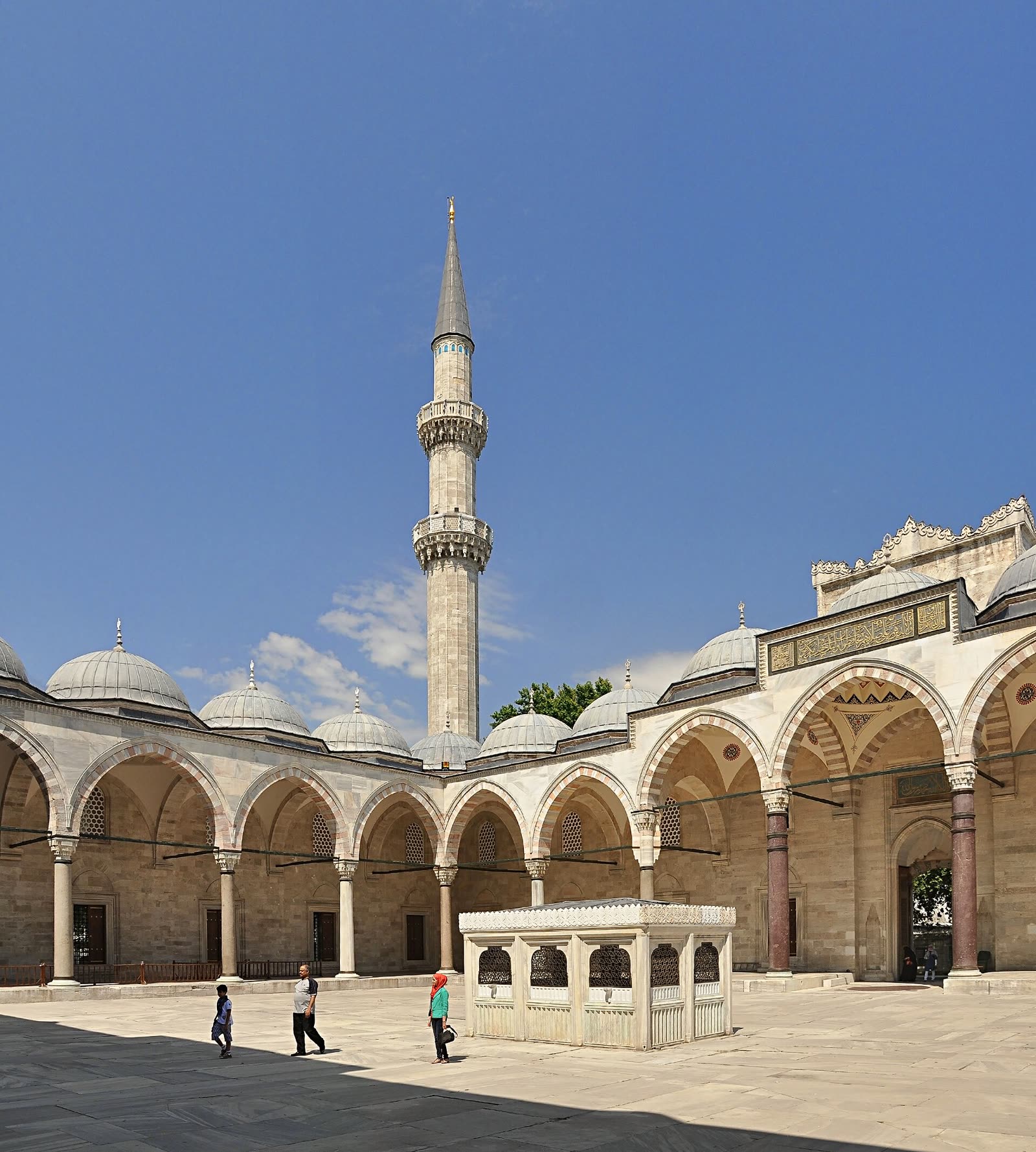 Courtyard of the Süleymaniye Mosque in Istanbul, Turkey 005